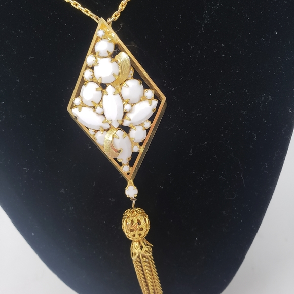 Alice Caviness Necklace Vintage Gold White Tassel - Picture 2 of 8